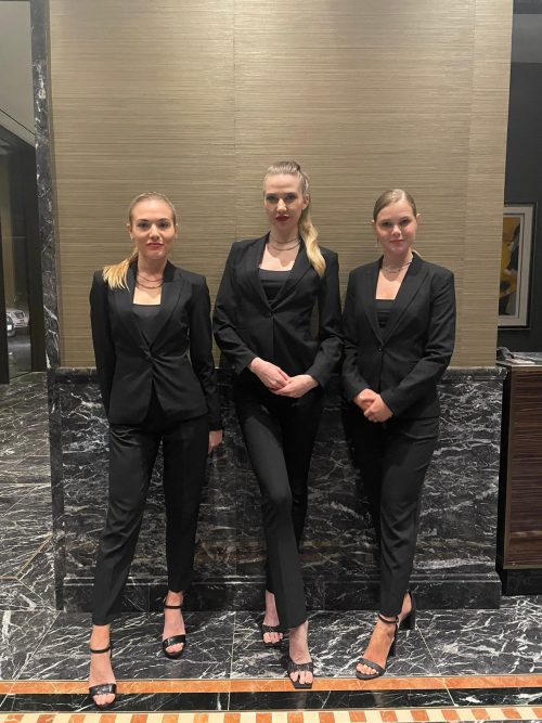 Hostesses3